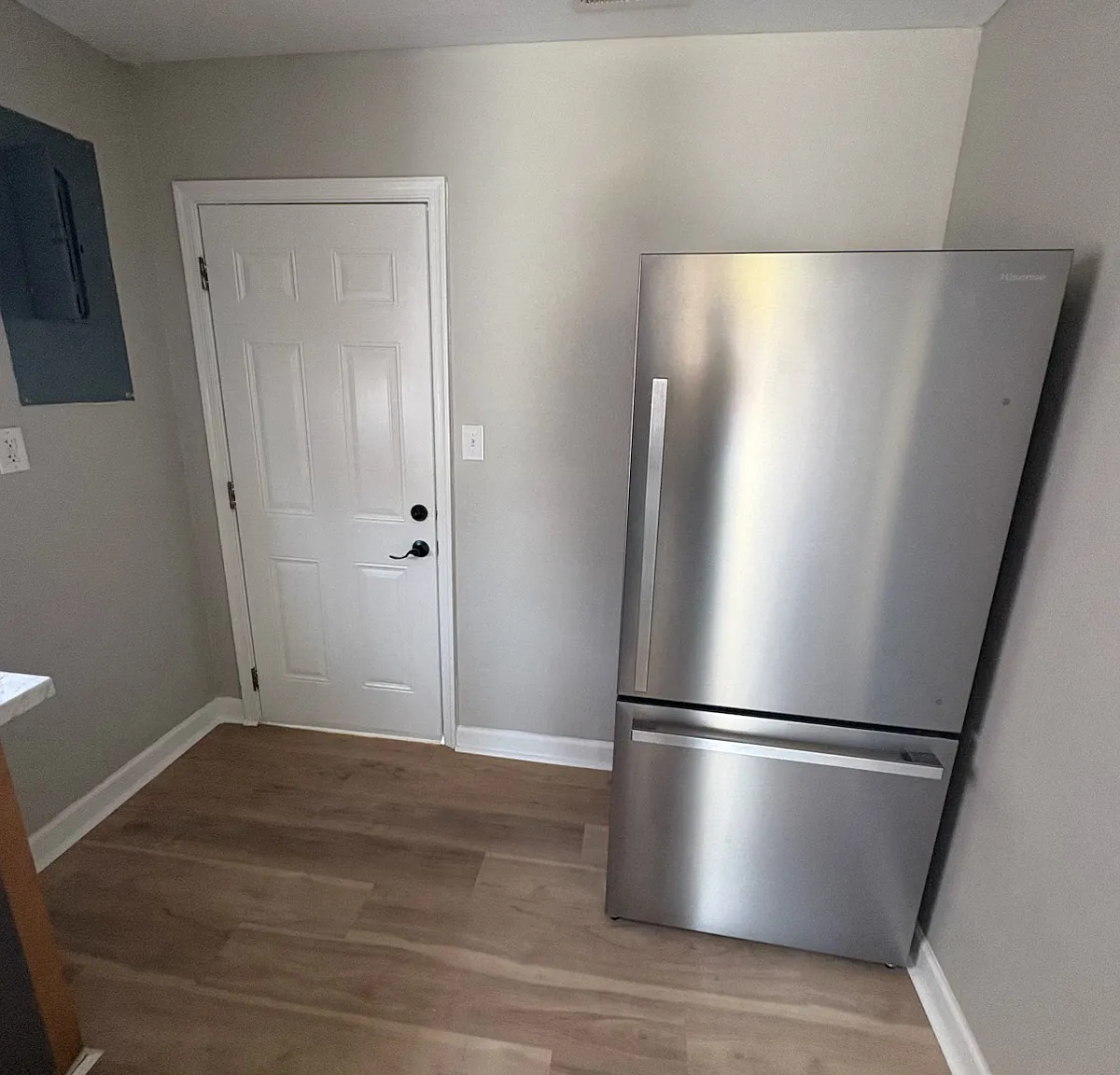 3 bed, 800 sqft, $1,650 — Photo 3