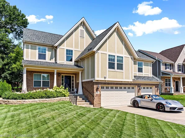 417 Napa Valley Dr, Milford, MI 48381
