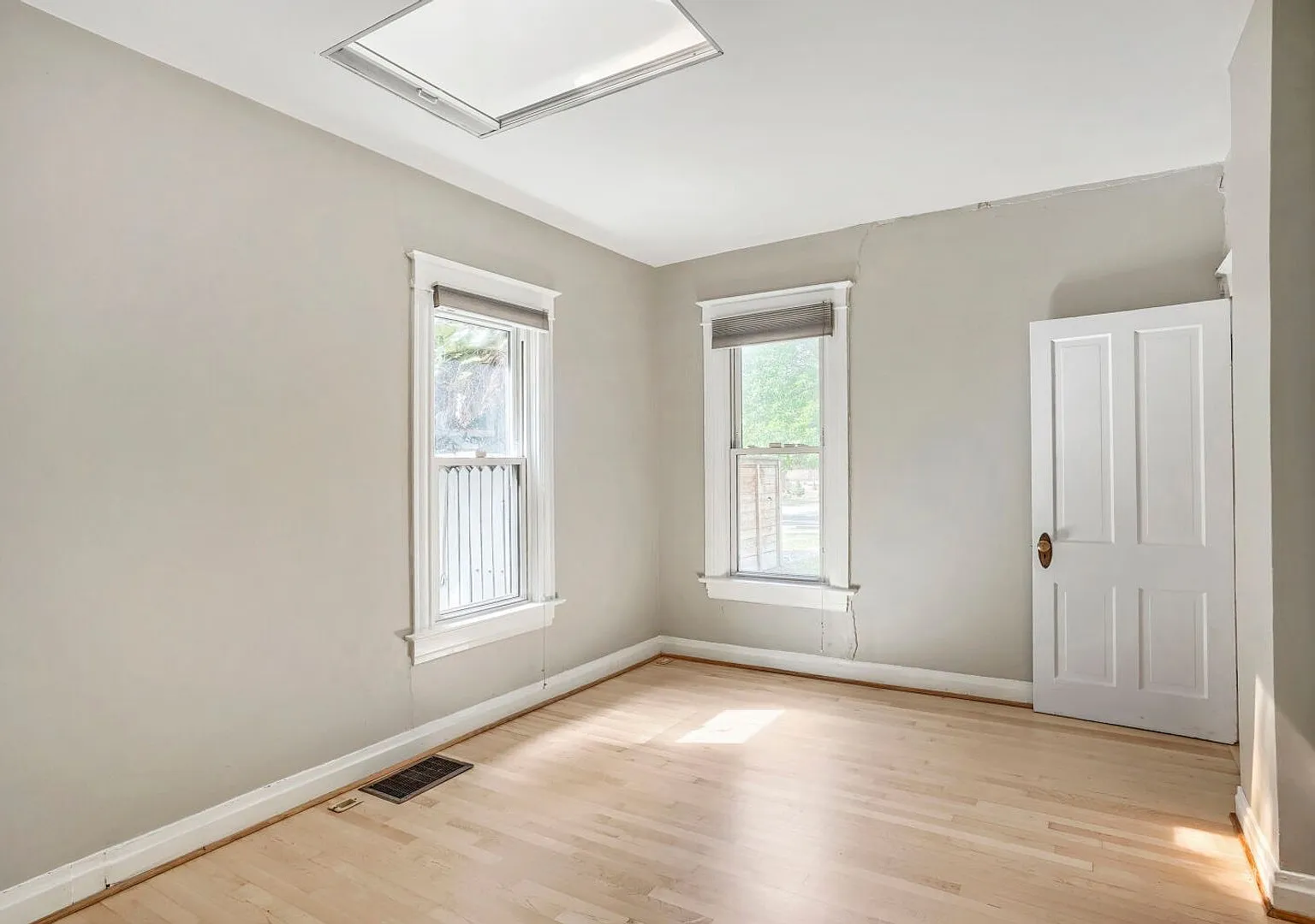 Exceptional & Unique 2-Unit Rental Near Wash Park!! 2-Bedroom Home + Carriage House Studio!! Free... — Photo 4