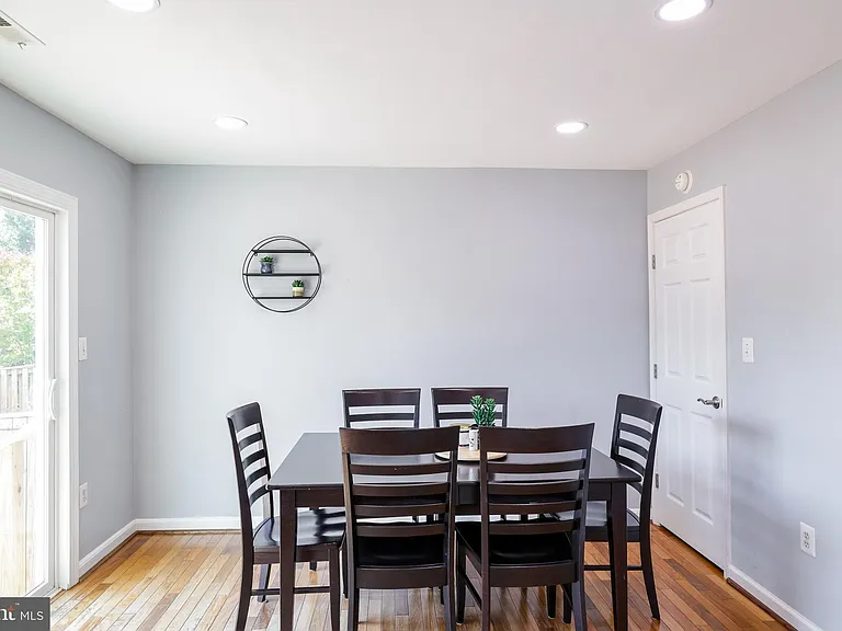 341 Creekside Commons Ct — Photo 8