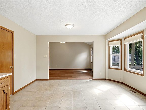 5th image of 2837 SW Herefordshire Rd