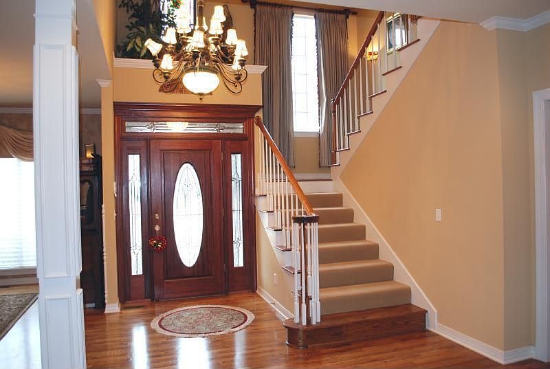 Spacious 2 story Entry with hardwood floors