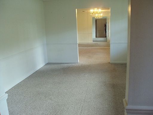 5th image of 2641 Venetian Way