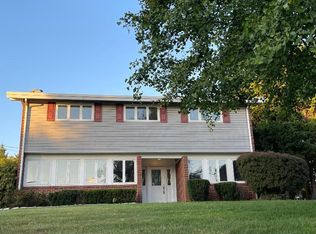 12101 Sunnyview Dr, Germantown, MD 20876