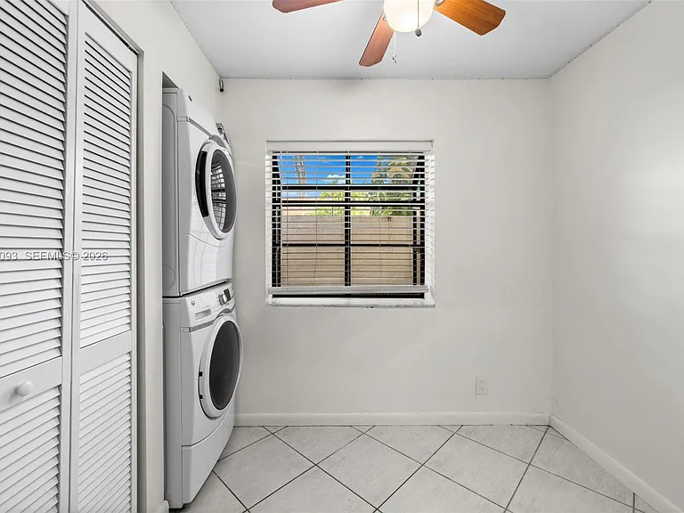 4241 SW 71st Way #4241 — Photo 8