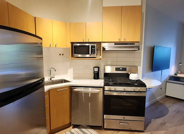 9339 University Cres #7 — Photo 16
