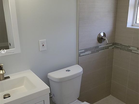 4th image of 510 NE 59th St #1