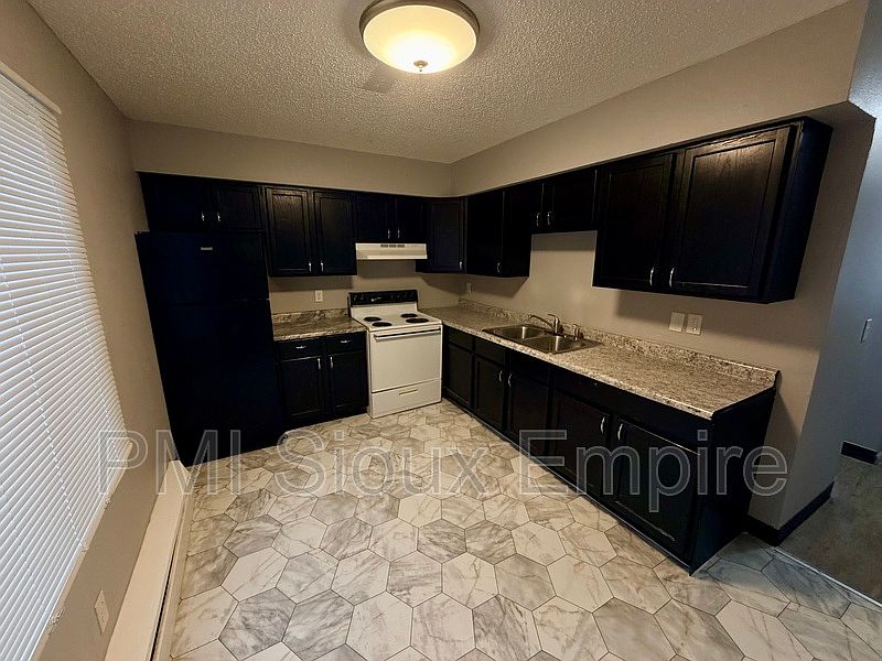 2nd image of 2608 S Duluth Ave