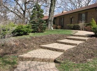 425 Roslyn Rd, Dundee, IL 60118