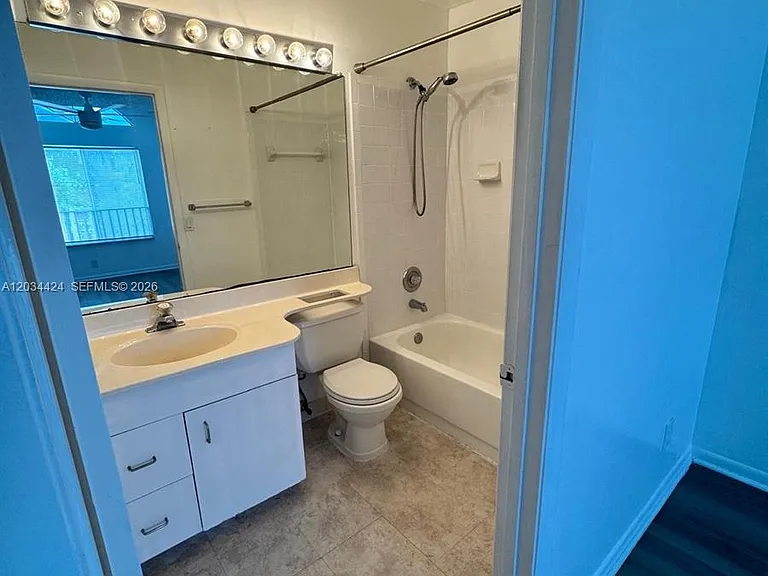911 Coral Club Dr #911 — Photo 1