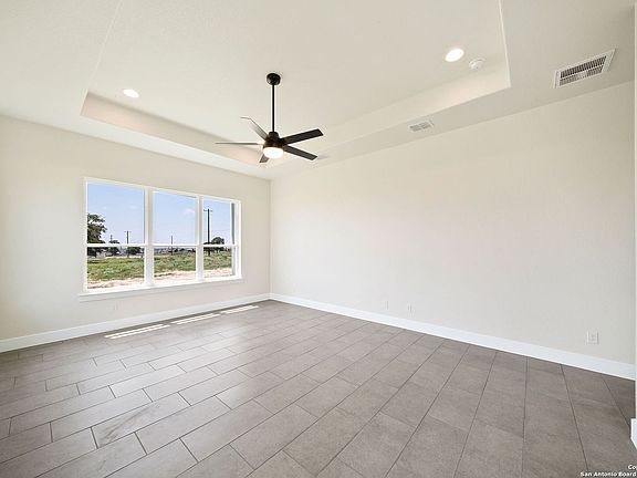 4th image of 100 Summer Meadow Dr