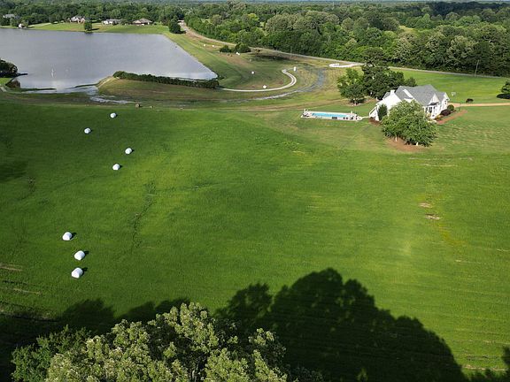 3rd image of Lakeshore Dr