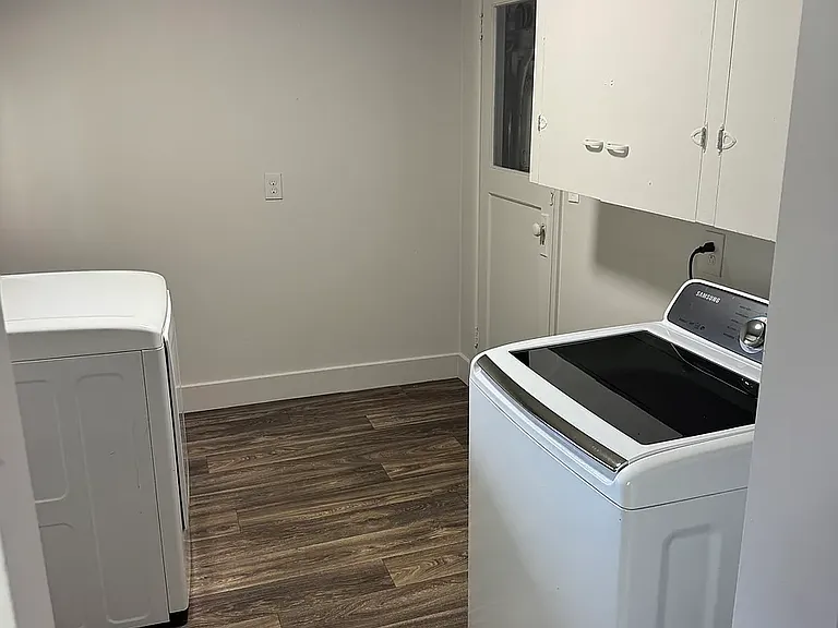 2820 E 8th St #2820 — Photo 3