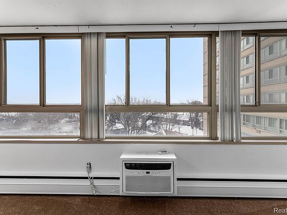 4th image of 8900 E Jefferson Ave #926