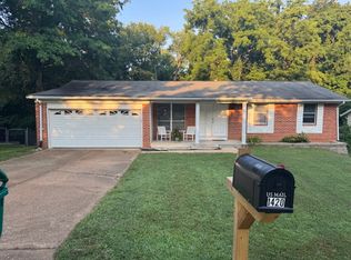1420 Frost Wood Trail Ln, Fenton, MO 63026