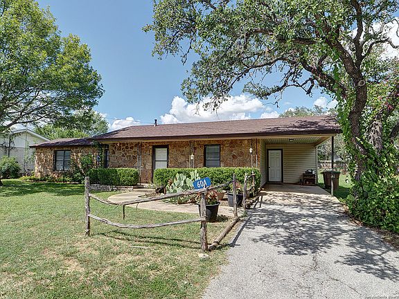 2nd image of 604 W Bluebonnet Ln
