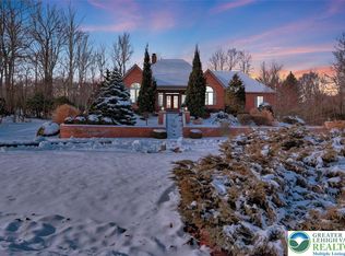 235 Wolf Hollow Rd, Lake Harmony, PA