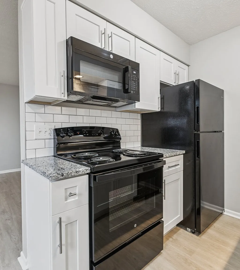 8005 South 48th Avenue - #2 — Photo 1