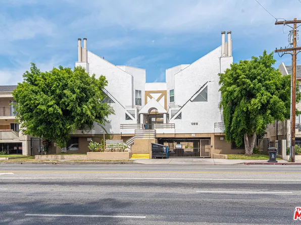 13915 Sherman Way, Van Nuys, CA 91405