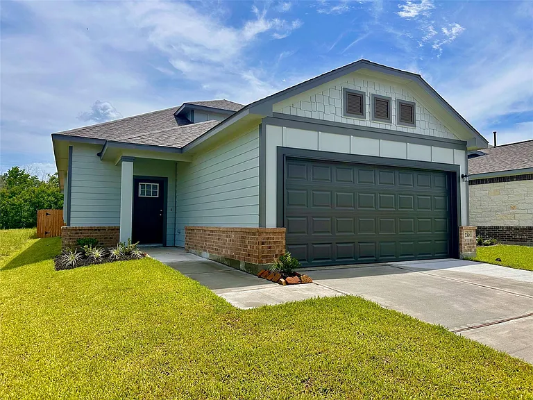 730 Tejas Village Pkwy — Photo 2