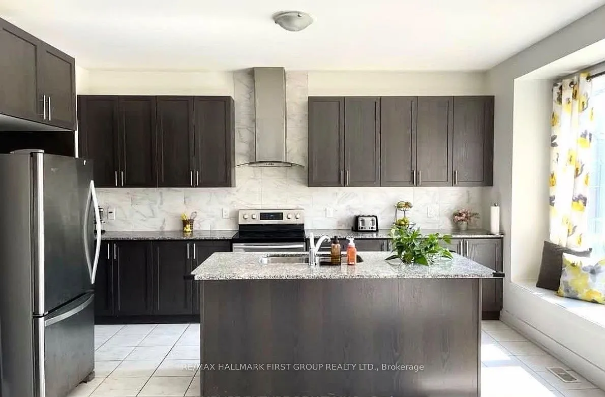 4 bed, $4,000 — Photo 2