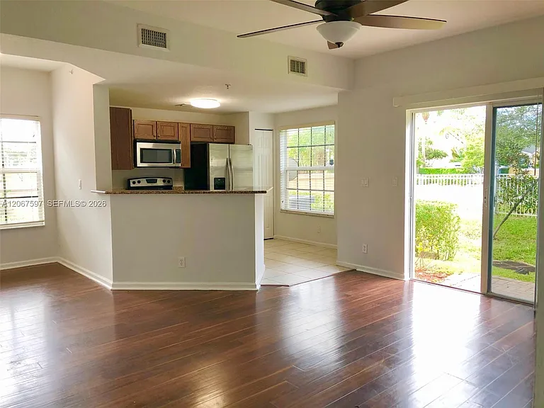 1811 NE 5th St #1501 — Photo 8