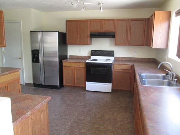 2nd image of 426 Shorewood Dr NW