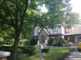 55 Hammond Pond Pkwy, Brookline, MA 02467