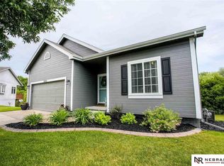 20702 Cedar Cir, Gretna, NE 68028