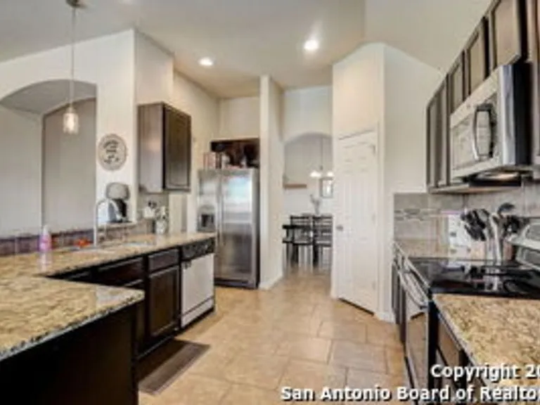 3929 Pease Park — Photo 6