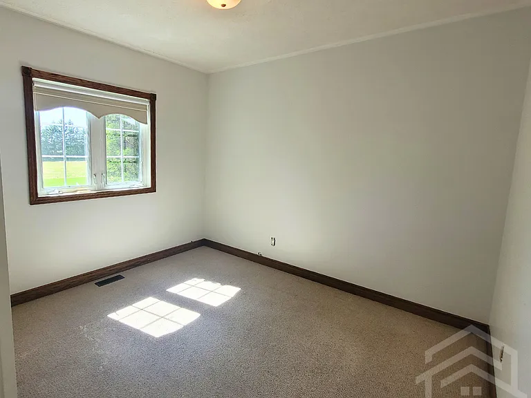 383305 Salford Rd — Photo 9