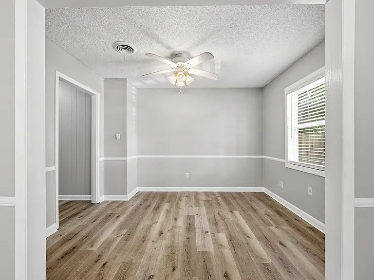1906 Elaine Ave — Photo 6