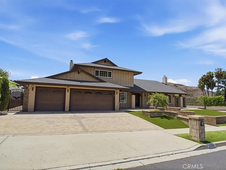 334 W Avenida De Las Flores — Photo 2