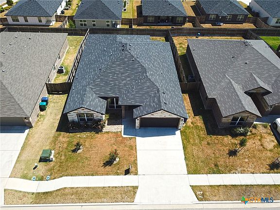 3rd image of 211 Fawn Ridge Dr