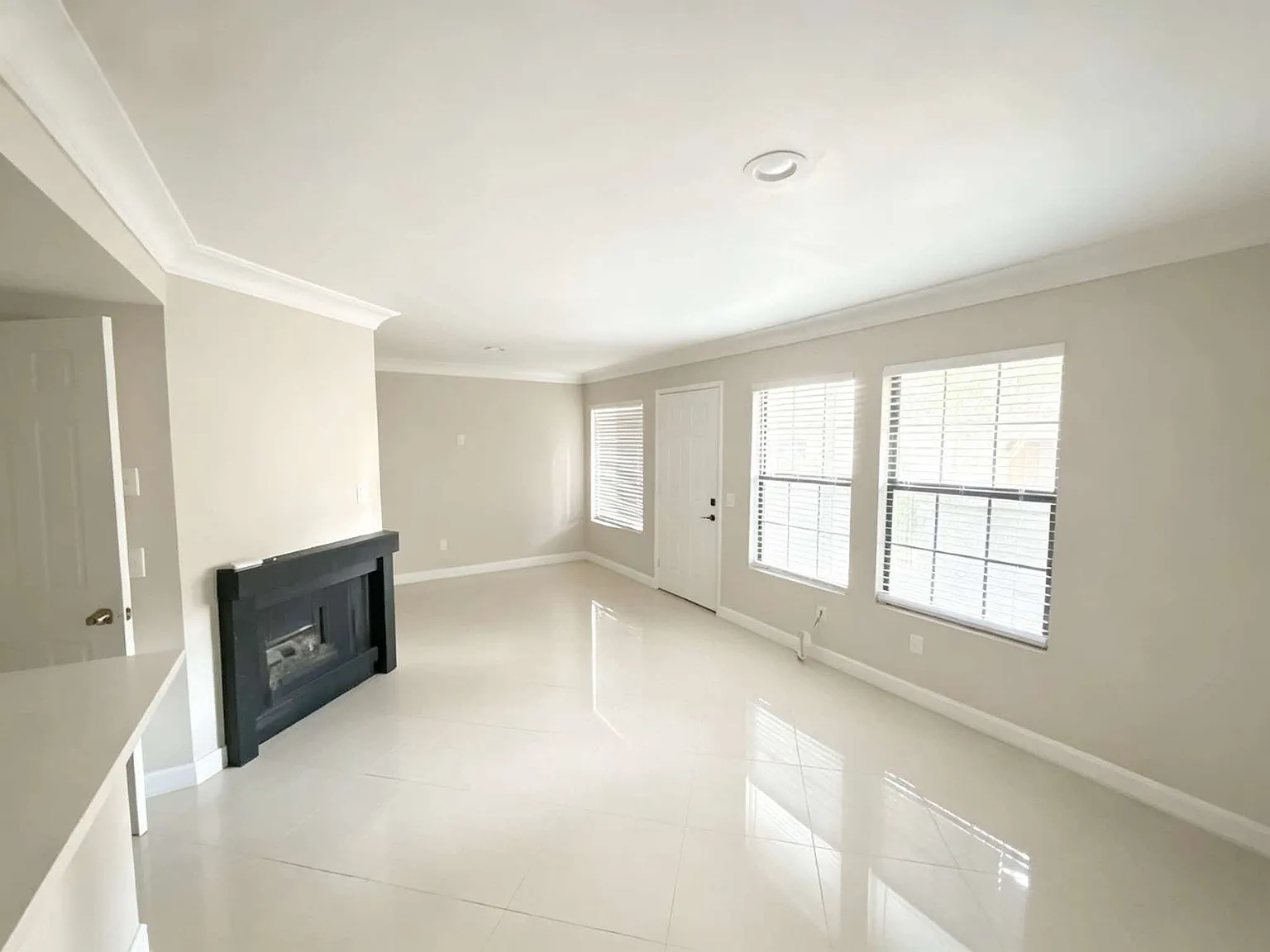2 bed, 1.5 bath, 932 sqft, $2,450 — Photo 3