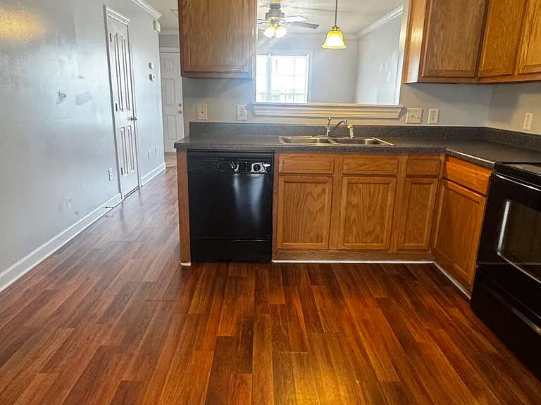 504 Streamwood Dr — Photo 9