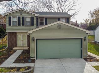 685 Middleton Dr, Roselle, IL 60172