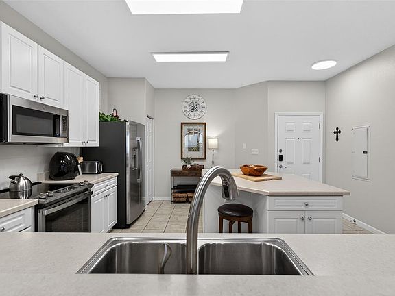 4th image of 80 Surfview Dr APT 811