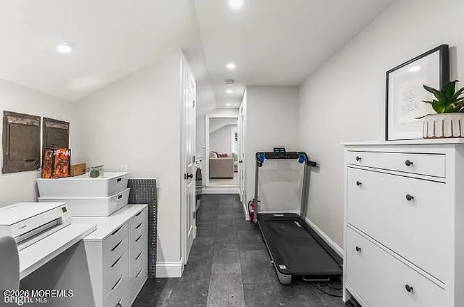 301 Westwood Dr — Photo 11