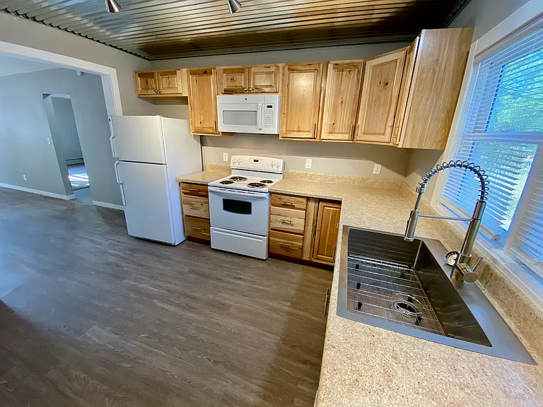 10.Kitchen_Reverse 10.Kitchen_Reverse