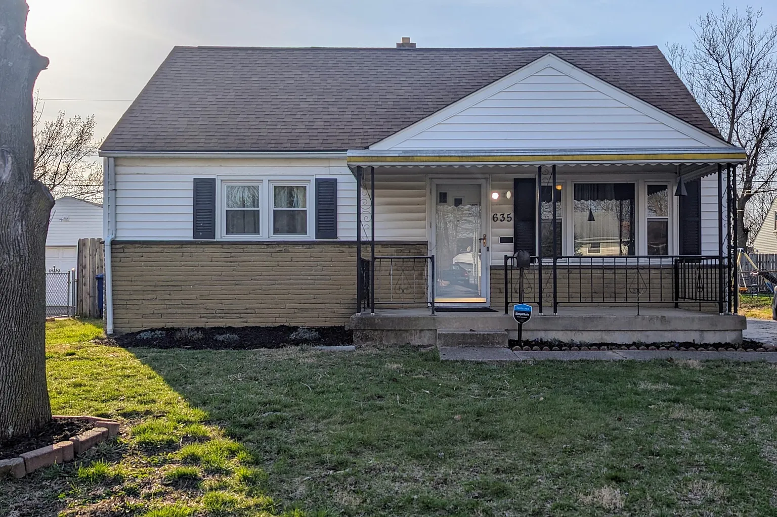 635 Georgian Dr photo 1
