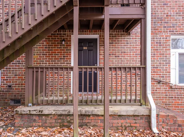 800 Lullwater Rd.