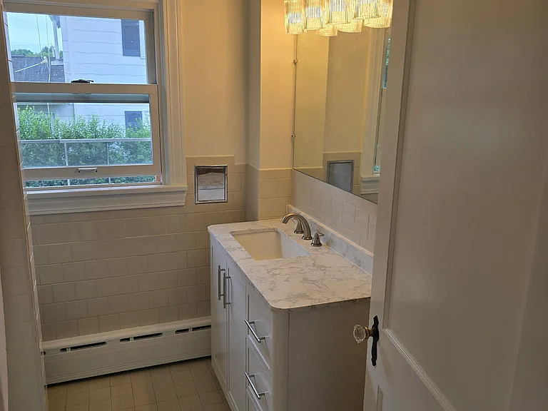 Full Bath with Tub/Shower