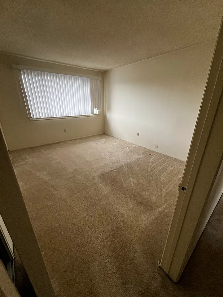 928 W Huntington Dr — Photo 4
