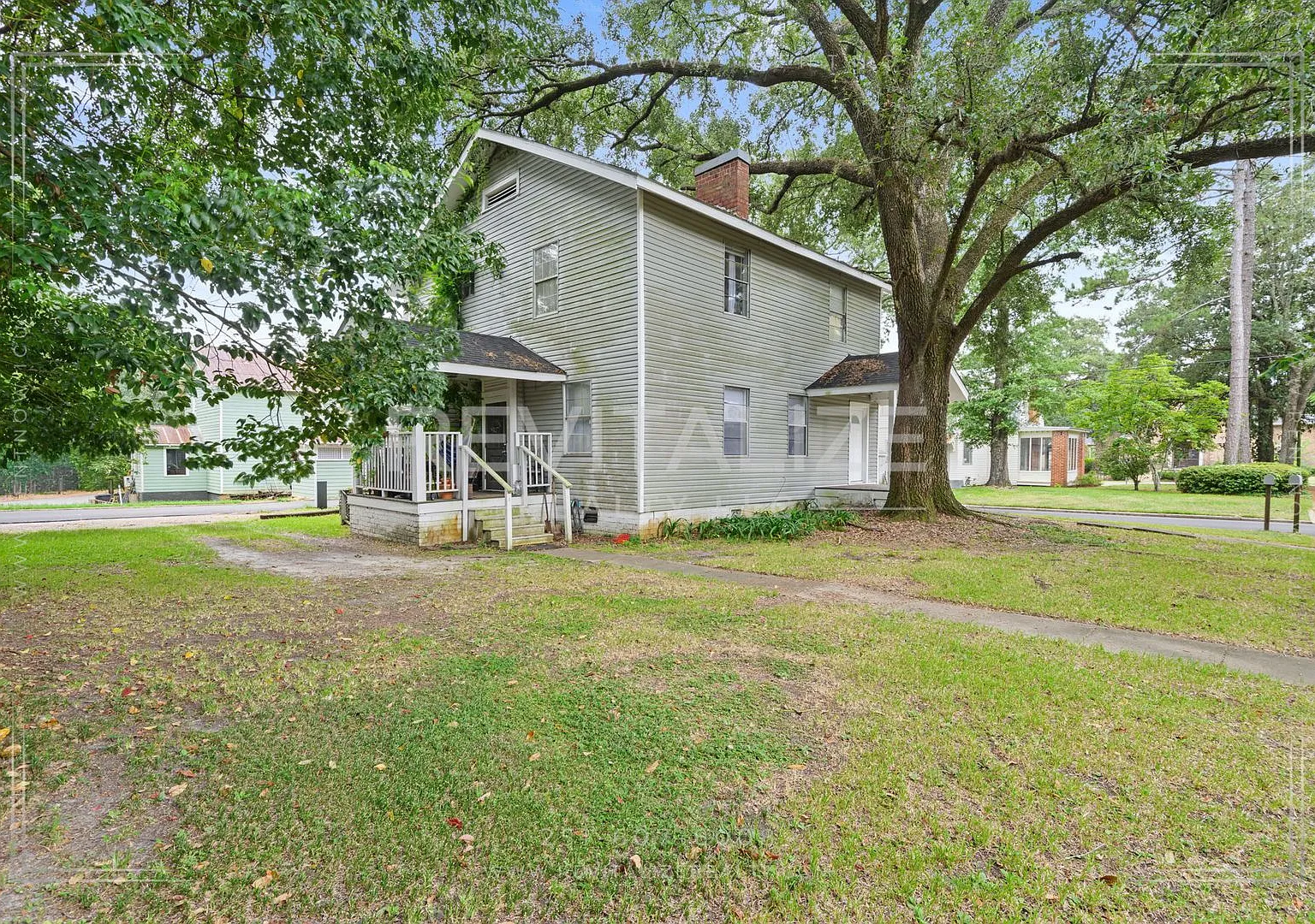 202 1st St - Duplex — Photo 3