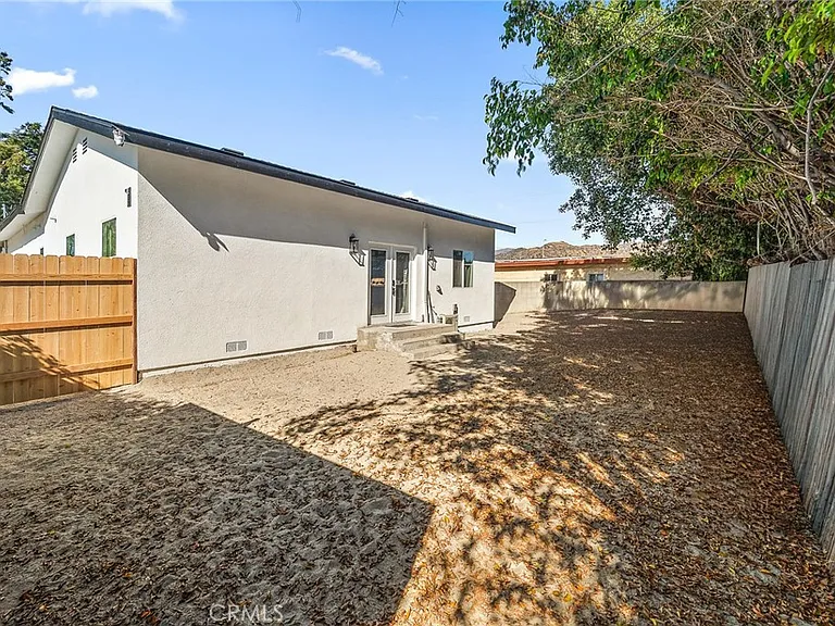 10730 Strathern St — Photo 54