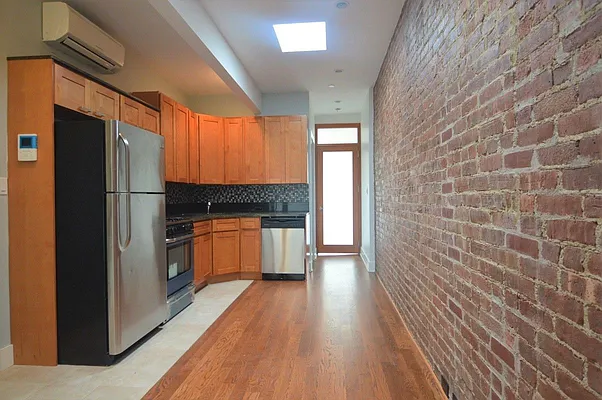 Rented by Delta Commercial Real Estate | media 6