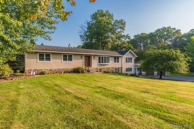 1st image of 40 Deer Brook Dr
