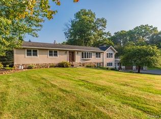 40 Deer Brook Dr, New Windsor, NY 12553