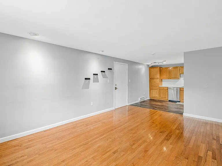 7 Glen Ave #11 — Photo 5